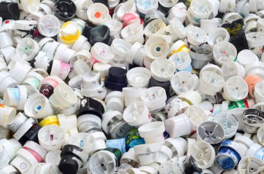 Bir desen çok kullanılan ve sprey boya ile sprey kutular başlıklarından kirli. Arka plan doku duvar grafiti çizim sokak sanatı