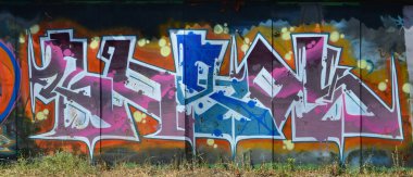 Eski duvar rengi grafiti çizim kırmızı sprey boya boyalı. Duvar yazılarını ve sokak sanat çizim Tema arka plan görüntüsü