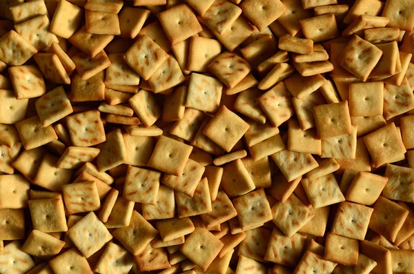 Monte Pequenos Biscoitos São Forma Quadrada Padrão Biscoito Sal Amarelo — Fotografia de Stock