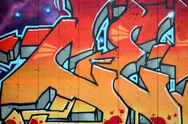 Beton döşeme bir duvara sprey boya ile yapılmış bir çizim ayrıntılı grafiti bir parçası. Arka plan resmini sıcak kırmızı renk tonlarında sokak sanatı