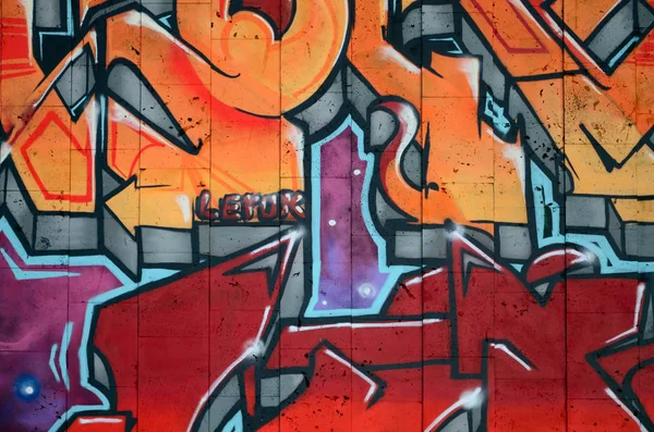 在混凝土瓦片墙上用气溶胶颜料制作的图画的详细涂鸦片断 温红色调中街头艺术的背景意象 — 图库照片