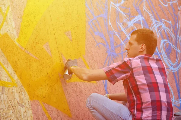 Young Red Haired Graffiti Artist Paints New Graffiti Wall Photo — Stock Photo, Image
