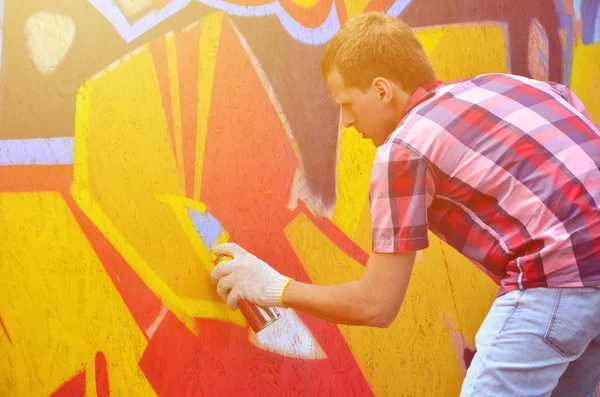 Young Red Haired Graffiti Artist Paints New Graffiti Wall Photo — Stock Photo, Image