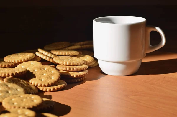 Background Image Small White Cup Coffee Classic Salty Cracker Brown — Stock Photo, Image