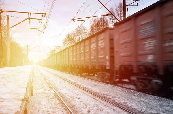 Foto Van Heldere Mooie Zonsondergang Een Bewolkte Hemel Koude Winterseizoen — Stockfoto