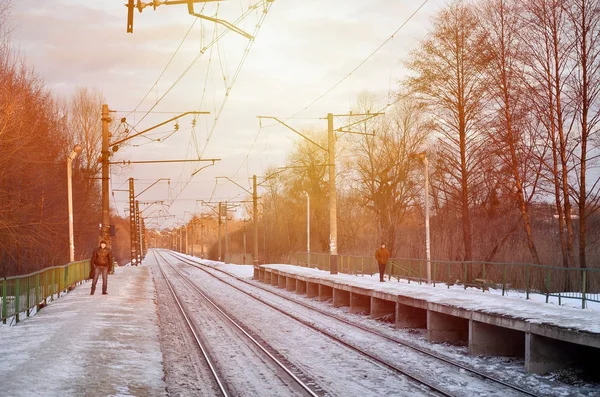 Evening Winter Landscape Railway Station Snow Covered Railway Platform Sun — Stock Photo, Image