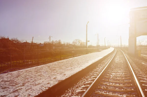 Leerer Bahnsteig Für Wartende Züge Novoselovka Charkiw Ukraine Bahnsteig Sonnigem — Stockfoto