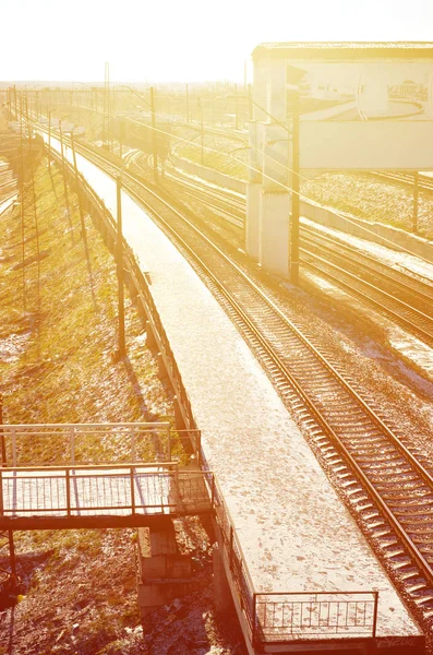 Puste Platformy Stacji Kolejowych Dla Oczekujących Pociągów Novoselovka Charkowie Podtorze — Zdjęcie stockowe