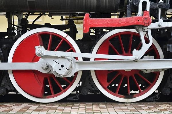 Rode Wielen Van Oude Ussr Zwarte Stoomlocomotief Wielen Van Een — Stockfoto