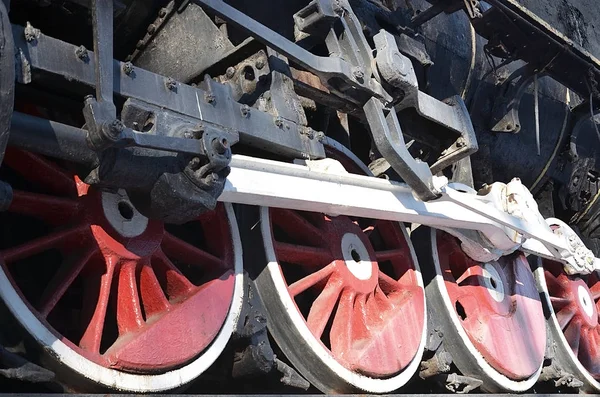 Rote Räder Einer Alten Schwarzen Dampflokomotive Räder Eines Alten Sowjetischen — Stockfoto