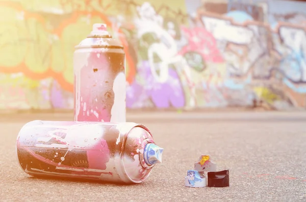 Several Used Spray Cans Pink White Paint Caps Spraying Paint — Stock Photo, Image