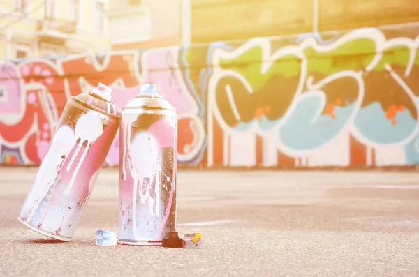 Several Used Spray Cans Pink White Paint Caps Spraying Paint — Stock Photo, Image