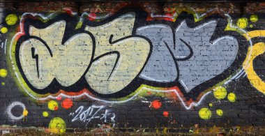 Eski duvar rengi grafiti çizim kırmızı sprey boya boyalı. Duvar yazılarını ve sokak sanat çizim Tema arka plan görüntüsü