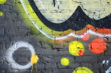 Eski duvar rengi grafiti çizim kırmızı sprey boya boyalı. Duvar yazılarını ve sokak sanat çizim Tema arka plan görüntüsü