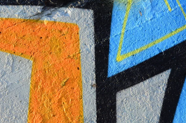 De oude muur, geschilderd in kleur graffiti tekening blauwe aërosol pai — Stockfoto