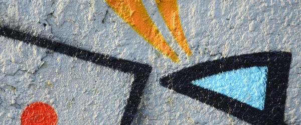 Старая Стена Окрашенная Цветные Граффити Рисует Голубые Аэрозольные Краски Фоновое — стоковое фото