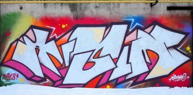 Eski duvar rengi grafiti çizim kırmızı sprey boya boyalı. Duvar yazılarını ve sokak sanat çizim Tema arka plan görüntüsü