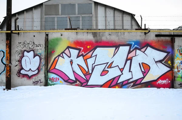 Den Gamla Muren Målade Färgen Graffiti Ritning Röd Aerosol Färger — Stockfoto