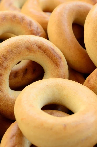 Close Foto Van Verse Gele Bagels Een Populaire Soort Meel — Stockfoto