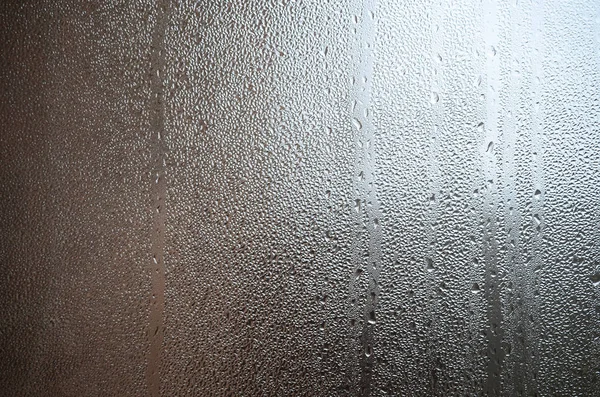 Zdjęcie Szklanej Powierzchni Okna Pokryta Mnóstwem Kropelki Różnych Rozmiarach Tekstura — Zdjęcie stockowe