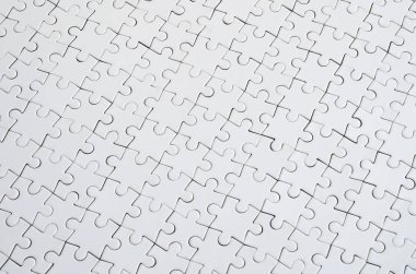 Beyaz jigsaw bulmaca monte durumda doku kapatın. Üstten Görünüm. Büyük bir bütün mozaik birçok bileşenleri birleştirilmiştir