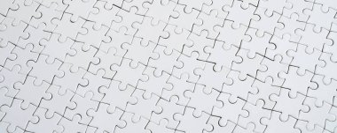 Beyaz jigsaw bulmaca monte durumda doku kapatın. Üstten Görünüm. Büyük bir bütün mozaik birçok bileşenleri birleştirilmiştir