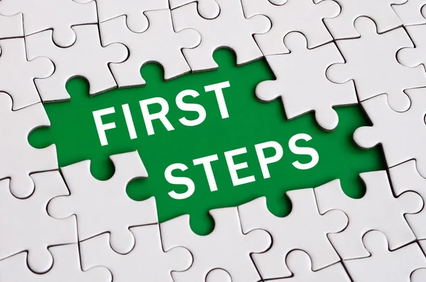 Beyaz jigsaw puzzle için eksik elemanları ile birleştirilmiş durumda