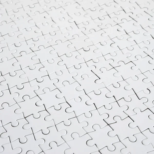 Beyaz jigsaw bulmaca monte devlet perspektif olarak kapatın. Büyük bir bütün mozaik birçok bileşenleri birleştirilmiştir