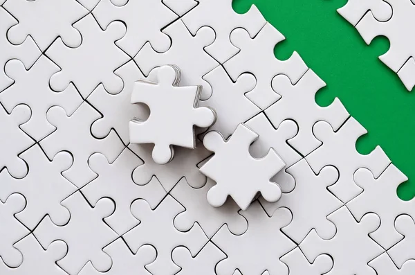 Zelená Cesta Kladen Platformě Bílé Skládané Skládačka Chybějící Prvky Puzzle — Stock fotografie