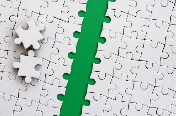 Zelená Cesta Kladen Platformě Bílé Skládané Skládačka Chybějící Prvky Puzzle — Stock fotografie
