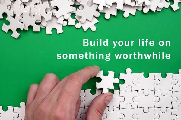 Életed Valami Érdemes Építeni Kéz Bedobja Egy Fehér Puzzle Egy — Stock Fotó