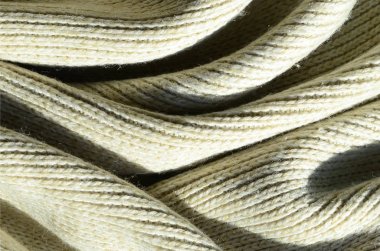 Kumaş dokusu yumuşak sarı örme kazak. Görüntüyü iplikler bağlarında yapısı