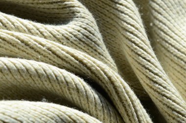 Kumaş dokusu yumuşak sarı örme kazak. Görüntüyü iplikler bağlarında yapısı