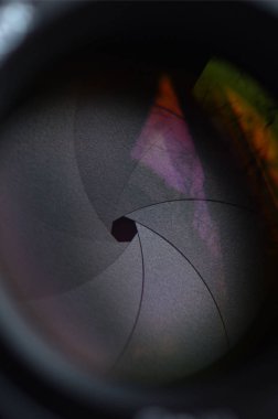Modern bir Slr fotoğraf makinesi için bir portre objektifi parçası. Fotoğrafını bir geniş diyafram lens odak uzaklığı 50 mm ile