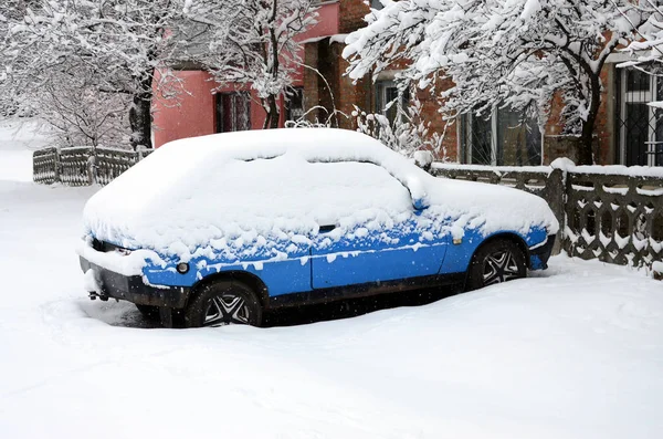 Photo Car Covered Thick Layer Snow Consequences Heavy Snowfall — Stock Photo, Image