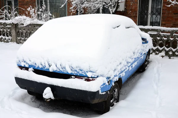 Photo Car Covered Thick Layer Snow Consequences Heavy Snowfall — Stock Photo, Image