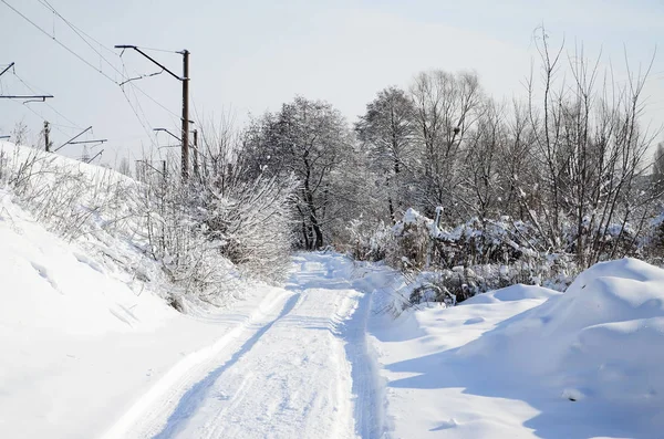 Road Lies Parallel Railway Line Covered Snow Sunny Day Heavy — Stock Photo, Image
