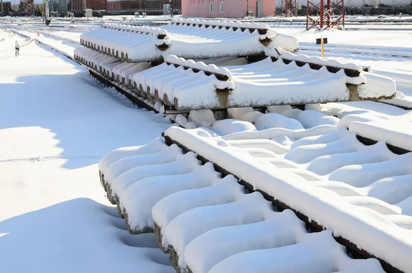 Lot Old Rails Sleepers Stacked Railway Warehouse Winter Concept Renewing — Stock Photo, Image