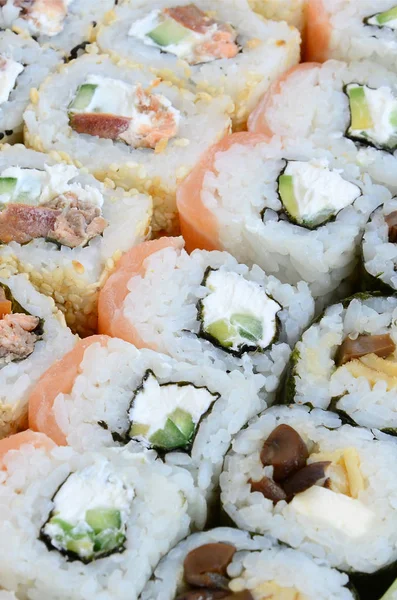 Sushi Mit Avocadorolle Stockfotografie Lizenzfreie Fotos C Trekandshoot Depositphotos