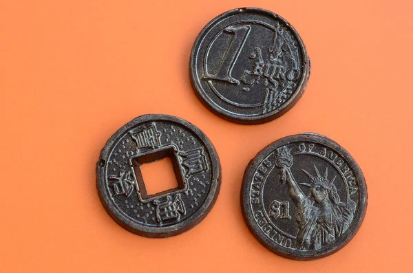 Τρία Προϊόντα Σοκολάτας Μορφή Του Ευρώ Ηπα Και Ιαπωνία Νομίσματα — Φωτογραφία Αρχείου