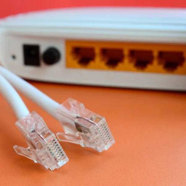 Router Internet Los Enchufes Cable Internet Encuentran Sobre Fondo Naranja —  Fotos de Stock