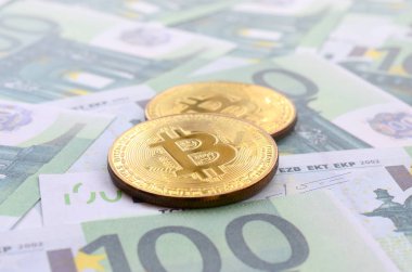 Altın fiziksel bitcoins yalanlar üzerine yeşil parasal mezhepleri 100 milyon avroluk bir dizi var. Bir sürü para sonsuz bir yığın oluşturur