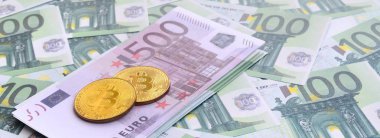 Altın fiziksel bitcoins yalanlar üzerine yeşil parasal mezhepleri 100 milyon avroluk bir dizi var. Bir sürü para sonsuz bir yığın oluşturur