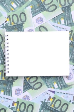 Beyaz defter ile temiz Sayfalar yeşil parasal mezhepleri 100 milyon avroluk bir dizi yalan. Bir sürü para sonsuz bir yığın oluşturur
