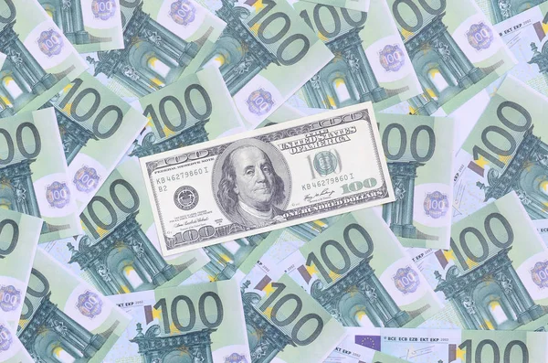 Der 100 Dollar Schein Liegt Auf Einer Grünen Geldmenge Von — Stockfoto