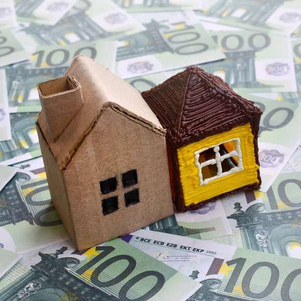 Liten Leksak House Ligger Uppsättning Grön Monetära Valörer 100 Euro — Stockfoto