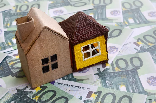 Liten Leksak House Ligger Uppsättning Grön Monetära Valörer 100 Euro — Stockfoto