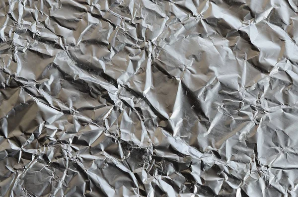 Hoja arrugada delgada de aluminio de estaño triturado de plata backgrou — Foto de Stock