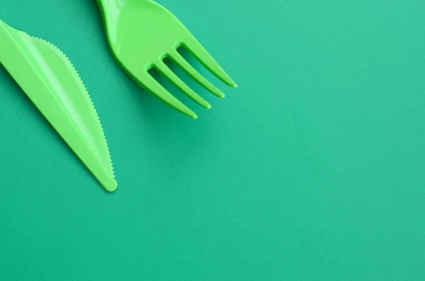 Posate Monouso Plastica Verde Forchetta Coltello Plastica Trovano Una Superficie — Foto Stock