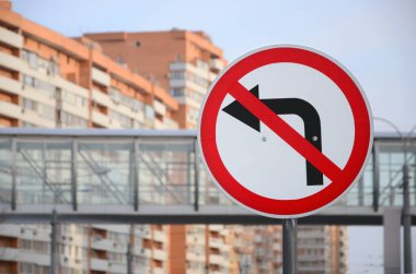 Sola dönüş, kopyalanamaz, çoðaltýlamaz, taklit edilemez Trafik işaretleri için dışarı çapraz ok ile 